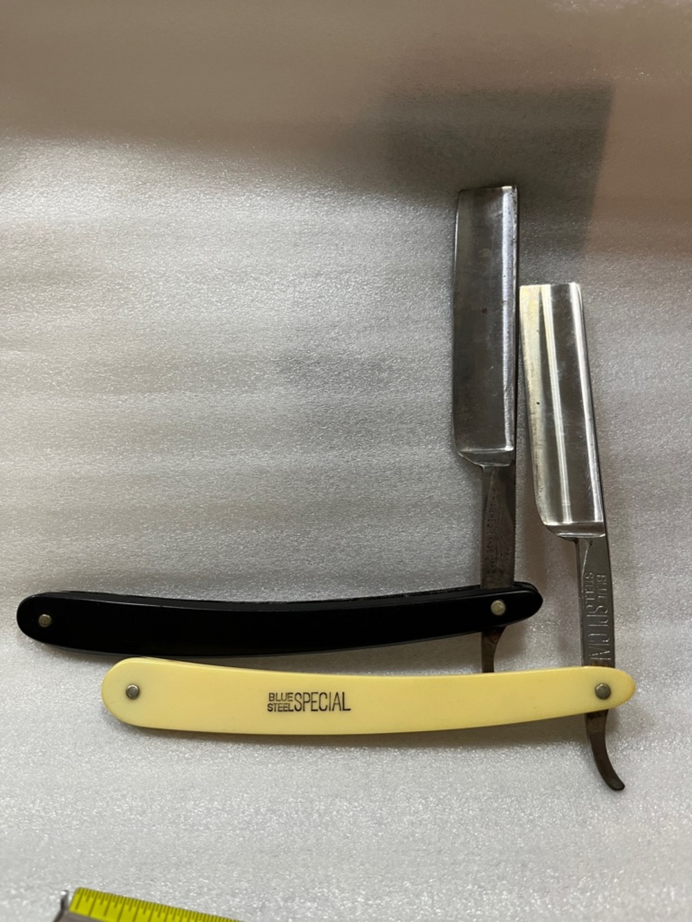 Straight Razor with Yellow Handle